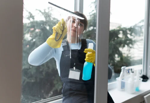 Nettoyage de vitres intérieures et extérieures au Fresne-Camilly